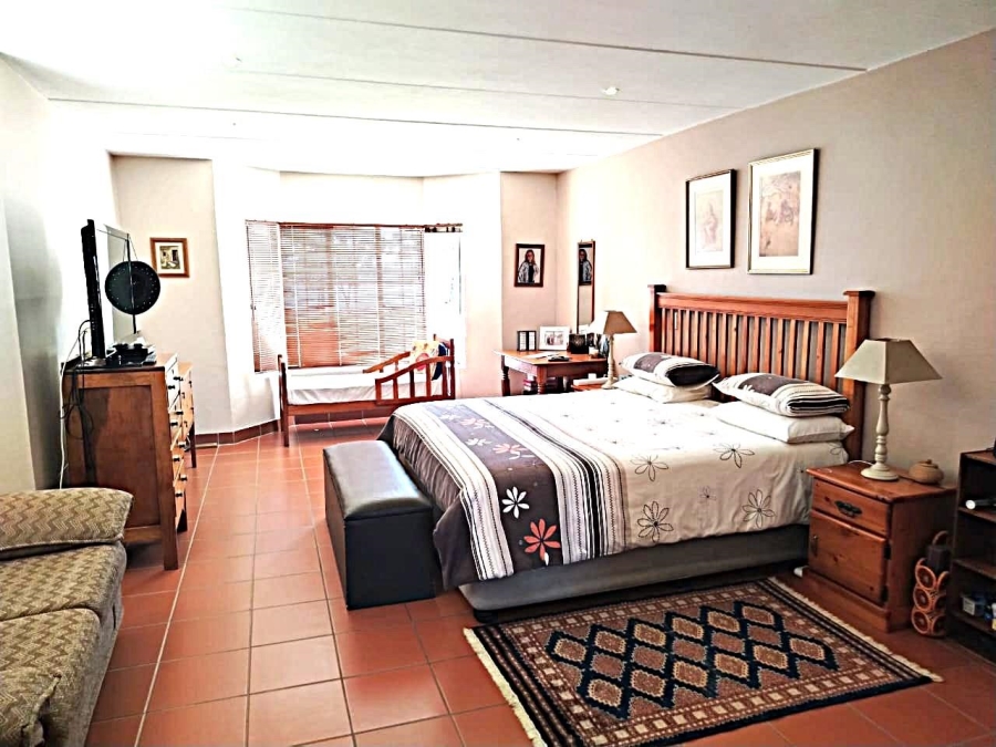 6 Bedroom Property for Sale in Vaal Dam Free State